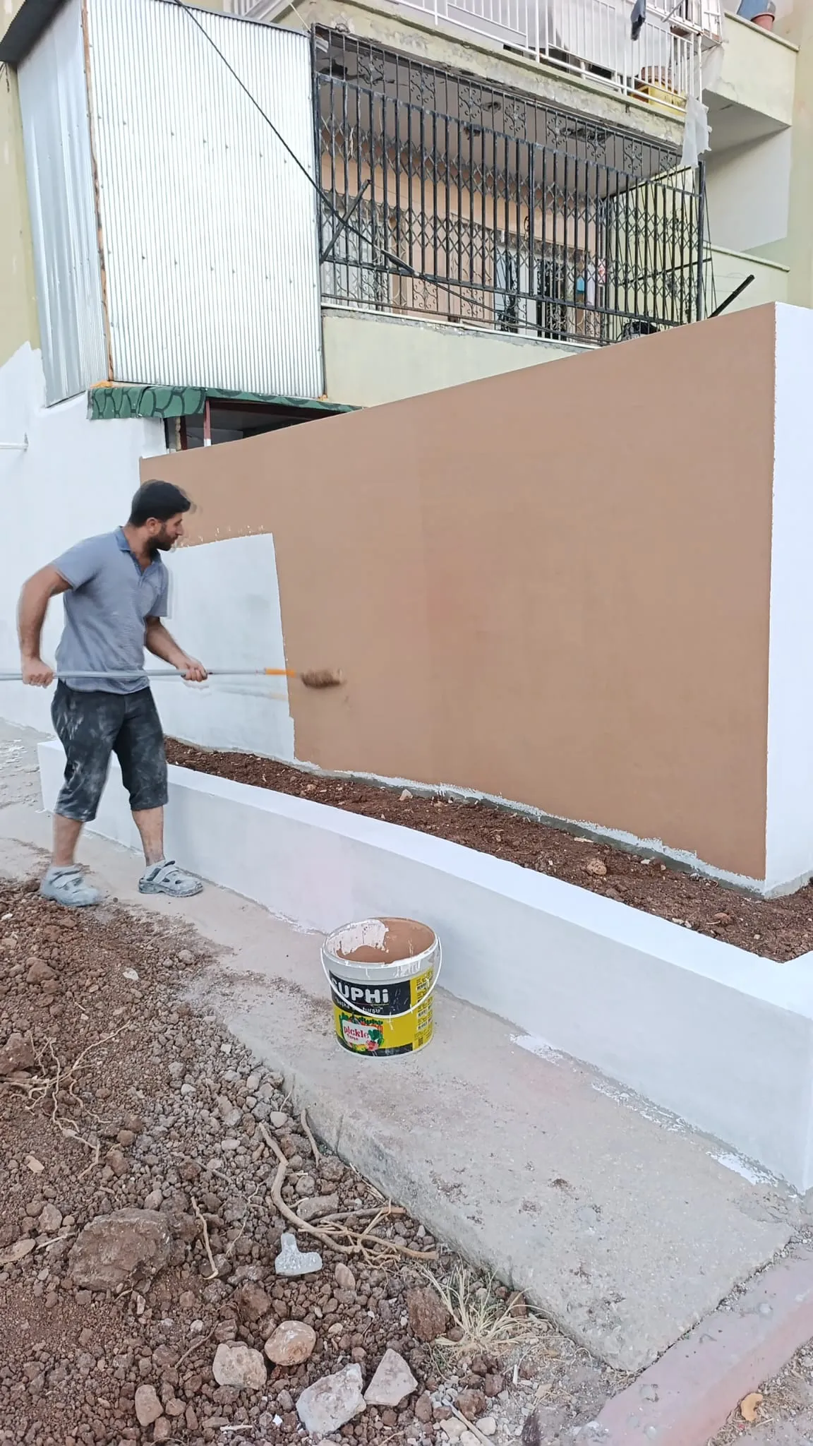 Bahçe duvarı dış cephe sıva ve boya işi