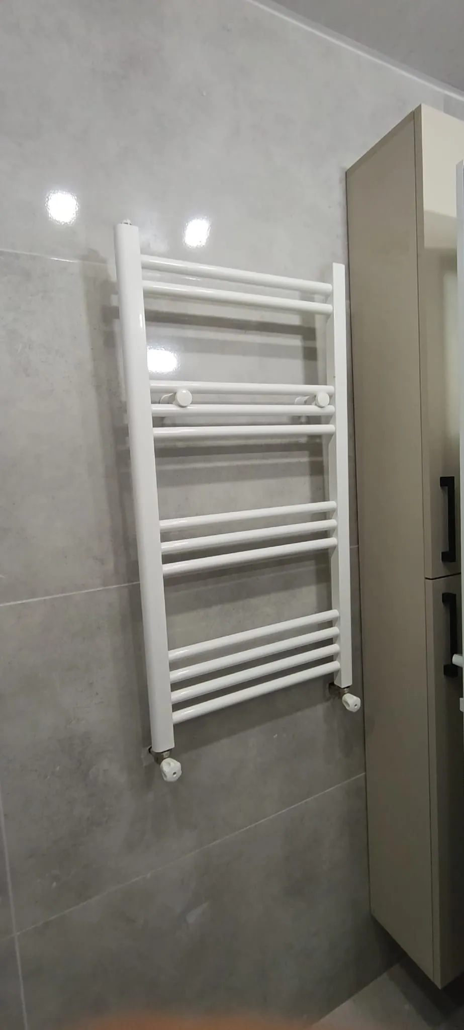 Banyo havlupan ve ısıtma montajı